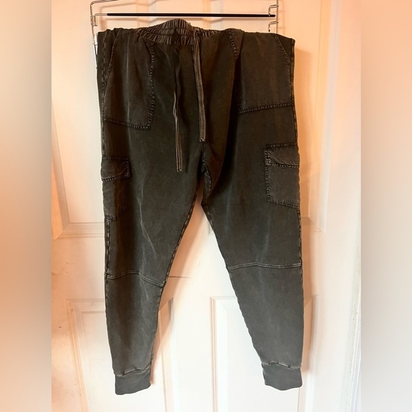 Sundance Joggers Size Extra Small. - Picture 2 of 3